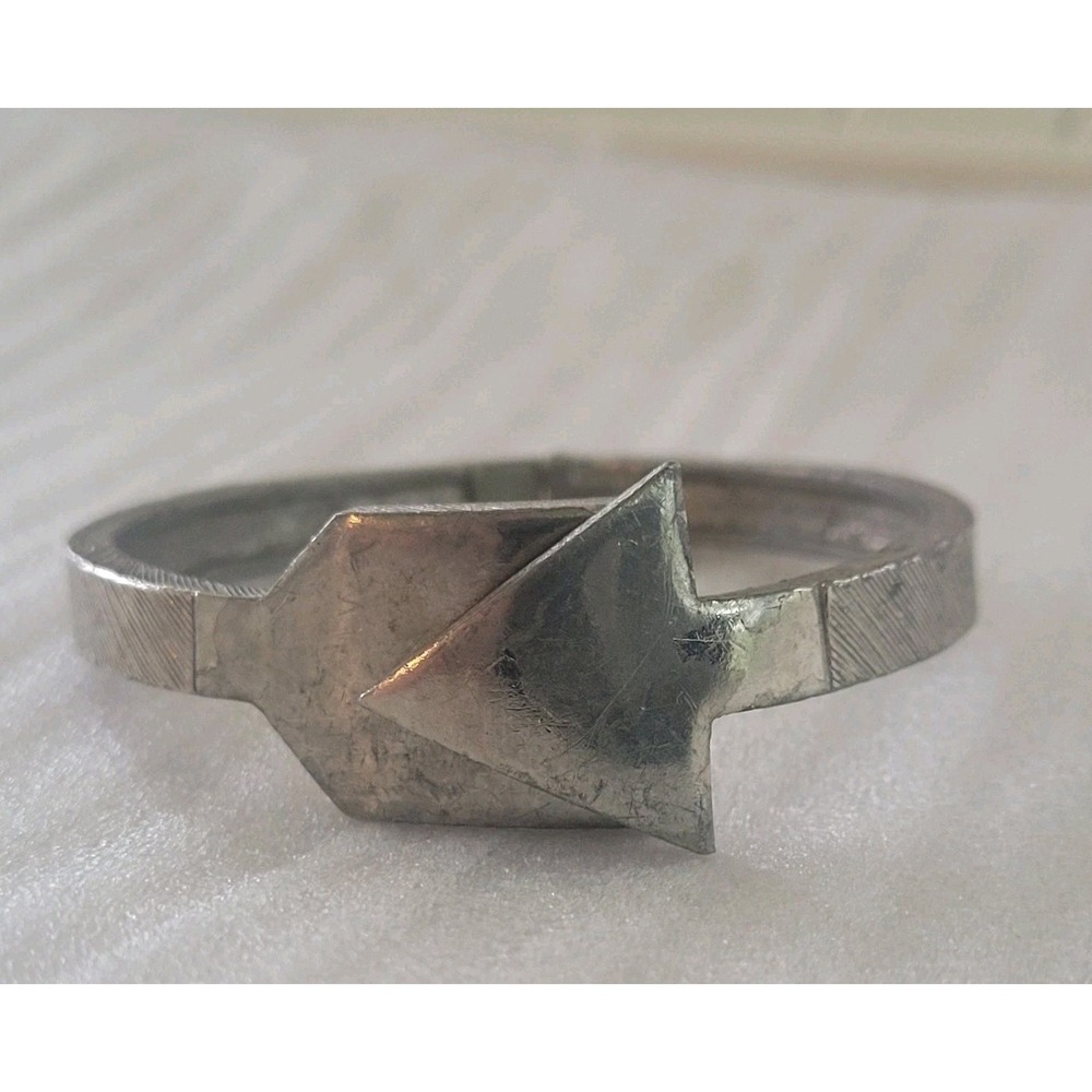 VTG Signed PAULINE RADER Geometric Arrow Clamper Bracelet Silver Tone